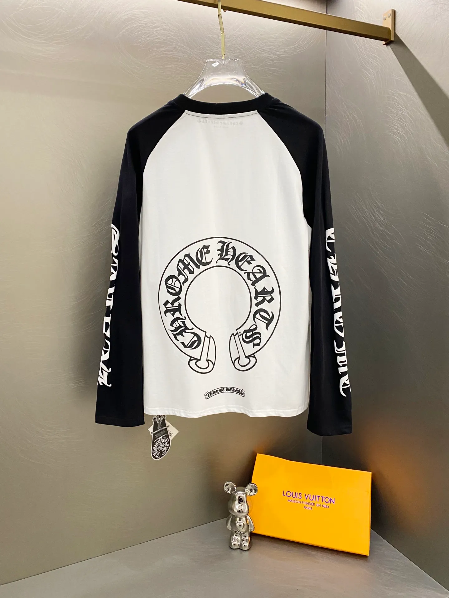 P160 Chrome Hearts/CH Chrome Hearts Sanskrit horseshoe spliced ​​foam letter printing popular long-sleeved T-shirt 280g high weight pure cotton fabric full set of accessories -Colour: white and black -Size: S M L XL